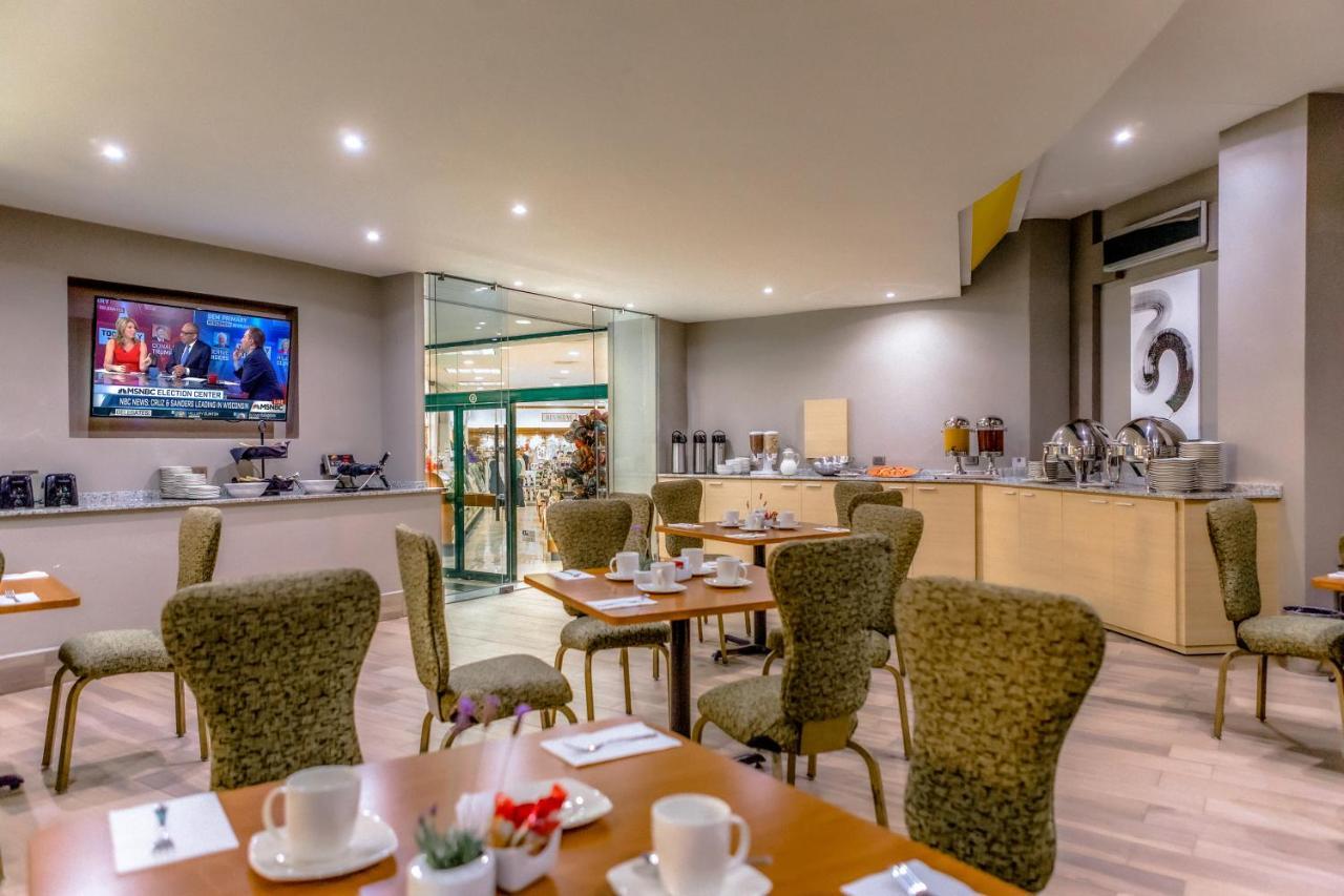 Hotel La Joya Pachuca Extérieur photo The lounge at the airport