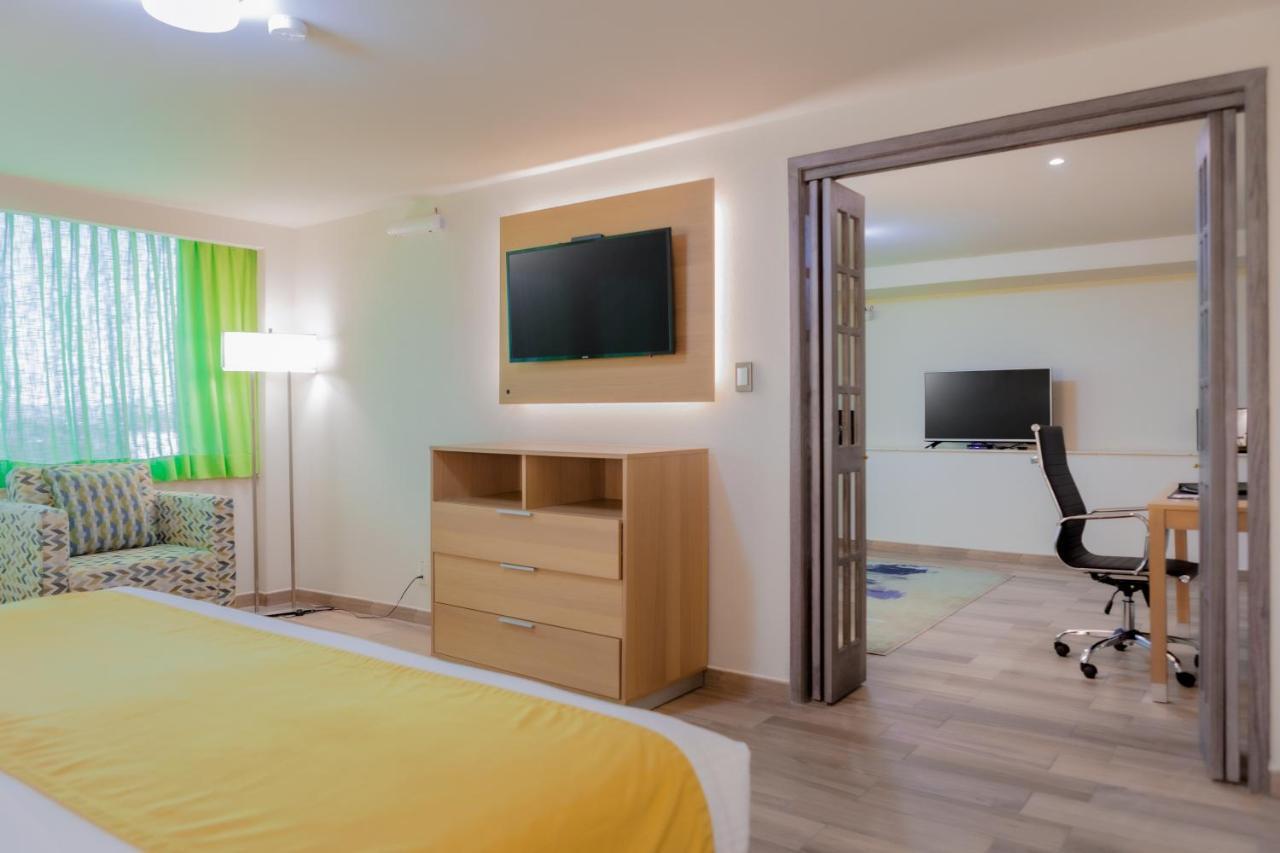 Hotel La Joya Pachuca Extérieur photo A suite at the Holiday Inn Express in San Francisco